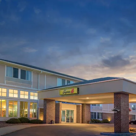 Super 8 By Wyndham Menomonie Wi Motel